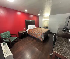 Photo 4 - Crossroads Inn