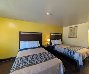 Photo 4 - Crossroads Inn