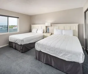 Photo 5 - Surf Dweller 410 2 Bedroom Condo by RedAwning