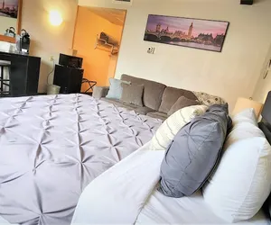 Photo 5 - Aisling Suites-The Midtown