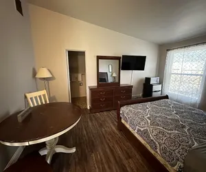 Photo 4 - Budget Inn