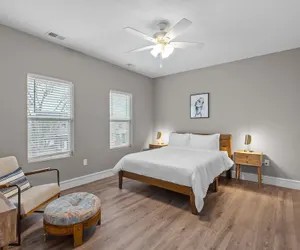 Photo 5 - Uptown Elegant Escape | JZ Vacation Rentals