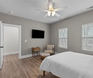 Photo 4 - Uptown Elegant Escape | JZ Vacation Rentals