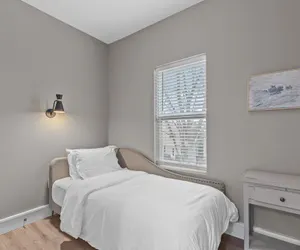 Photo 3 - Uptown Elegant Escape | JZ Vacation Rentals