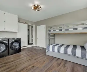 Photo 4 - River Oaks Retreat With Hot Tub