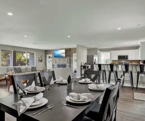 Photo 3 - River Oaks Retreat With Hot Tub