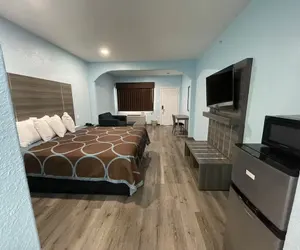 Photo 5 - Super Stay Inn By OYO Humble IAH East