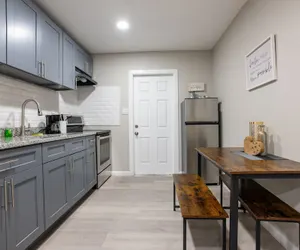 Photo 4 - University Serenity Suites 15th