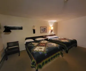 Photo 4 - Kings Inn Motel