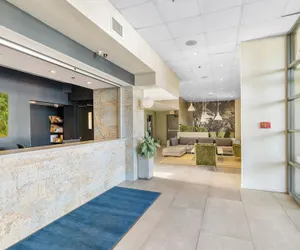 Photo 3 - Uptown Inn by Vantaggio - Limited Service Apart-Hotel