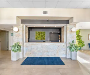Photo 4 - Uptown Inn by Vantaggio - Limited Service Apart-Hotel