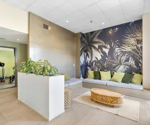 Photo 5 - Uptown Inn by Vantaggio - Limited Service Apart-Hotel