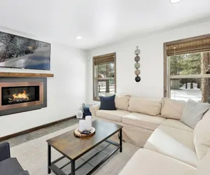 Photo 2 - Village Chic Chalet #2113