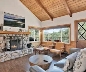 Photo 2 - Black OAK Cabin #1977