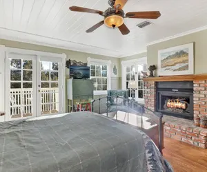 Photo 4 - THE Winding Lane House EST 1932 #2360