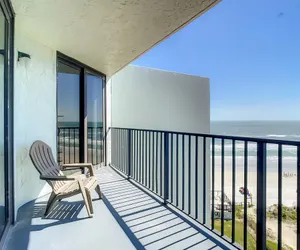 Photo 2 - Ocean View With a Beachfront Pool at Ocean Trillium Condo 801
