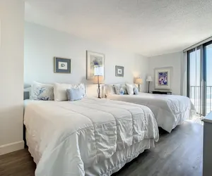 Photo 5 - Ocean View With a Beachfront Pool at Ocean Trillium Condo 801