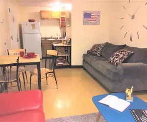 Photo 3 - 2 Bedroom Downtown Apt Friends Families Ideal