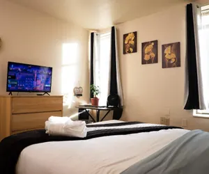 Photo 5 - Amazing Downtown Apt Roku TV Walk Everywhere