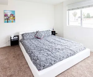 Photo 5 - 2 Bedroom Classic Furnished Apartments Walking Distance From Hollywood Attractions