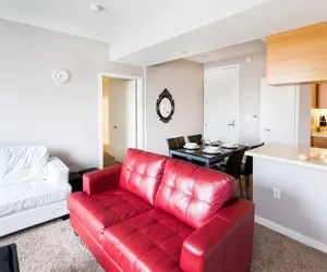 Photo 3 - 2 Bedroom Classic Furnished Apartments Walking Distance From Hollywood Attractions