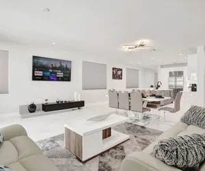 Photo 3 - 4BR w htd Pool Walk to Las Olas 5mins to Beach