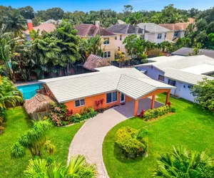 Photo 5 - Hidden Gem Vacation Villa w Private Pool Tikihut