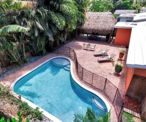 Photo 2 - Hidden Gem Vacation Villa w Private Pool Tikihut