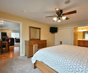 Photo 4 - Unit 701 5 Bd 3 Ba 5 Bedroom Condo by RedAwning