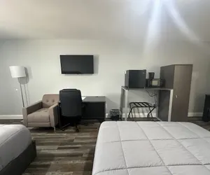 Photo 3 - Lake Park Inn