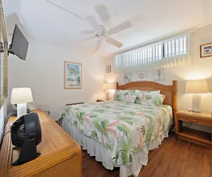 Photo 4 - Kona Reef F2 Charming Oceanfront Condo for 4!