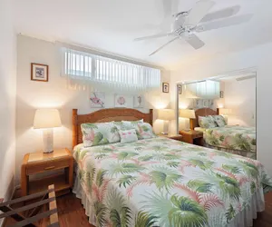 Photo 4 - Kona Reef F2 Charming Oceanfront Condo for 4!