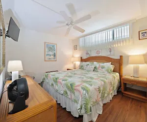 Photo 3 - Kona Reef F2 Charming Oceanfront Condo for 4!