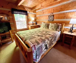 Photo 2 - Bearadise Found 2 Bedroom Cabin by RedAwning