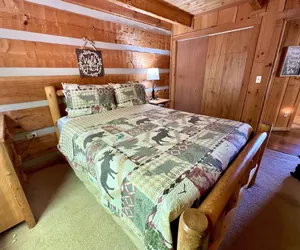 Photo 4 - Bearadise Found 2 Bedroom Cabin by RedAwning