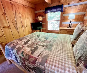 Photo 3 - Bearadise Found 2 Bedroom Cabin by RedAwning