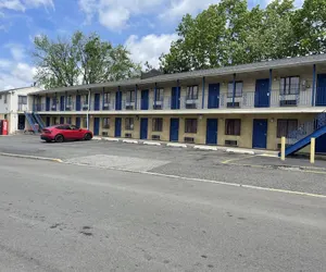 Photo 2 - Budget Inn - Elizabeth, NJ