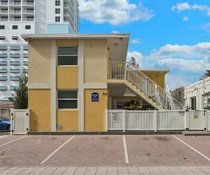 Photo 2 - Blue Sky Apartments Hollywood Beach
