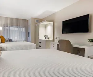 Photo 4 - Cambria Hotel Plymouth