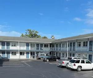 Photo 2 - 8th Street Motel