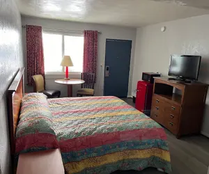 Photo 3 - 8th Street Motel
