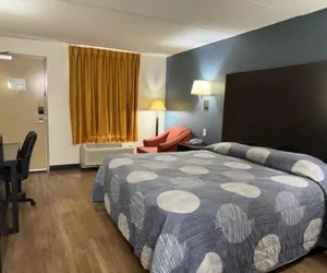 Photo 4 - Hilltop Inn