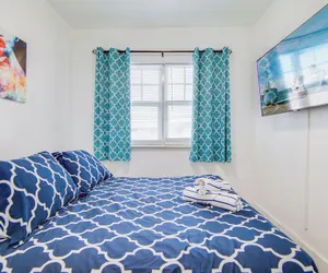 Photo 2 - Cozy South Beach 1BR Apt Near Beach and Ocean Drive