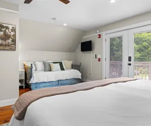 Photo 5 - The Aurora Inn & Cottages