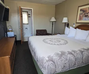 Photo 3 - A Bridge View Inn