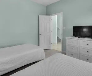 Photo 3 - .2 Miles From Beach, Bright and Modern Townhome, 3bd, 3bth