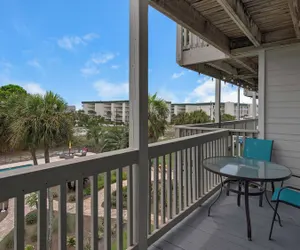 Photo 2 - 2 Minutes To The Beach & Dog Friendly - Sleeps 4