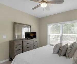 Photo 5 - 1st Floor, Walkable to Dining, Shopping, Beach - Sleeps 6