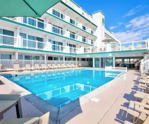 Photo 2 - Water's Edge Ocean Resort