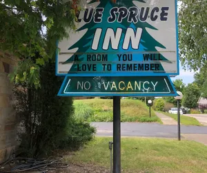 Photo 2 - Ludington Blue Spruce Inn